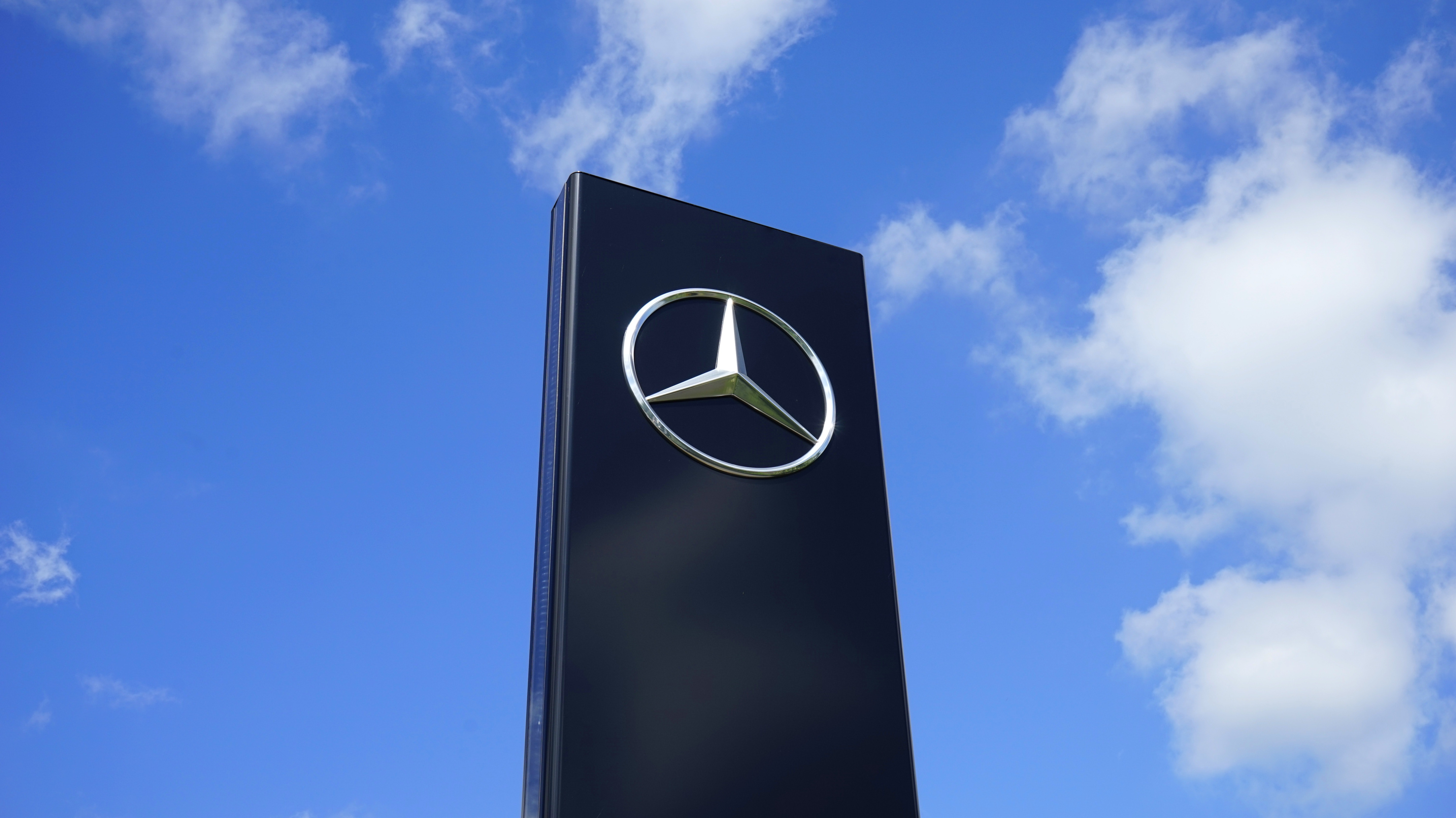 La historia del logotipo de Mercedes-Benz | Mycaready