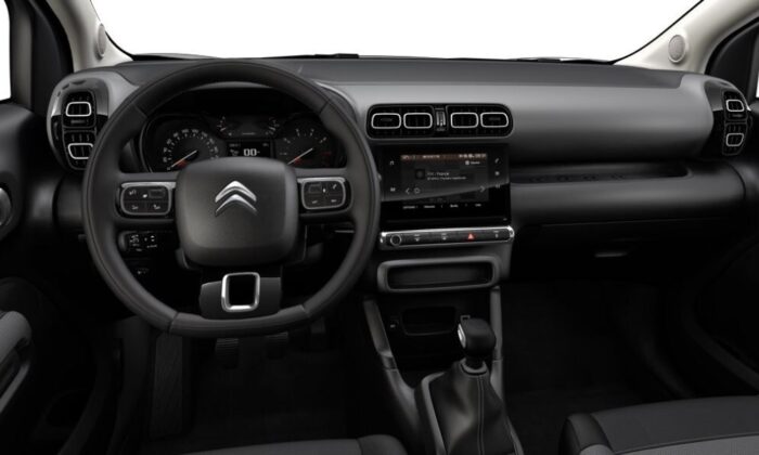 Imagen interna frontal del coche CITROËN modelo C3 AirCross BlueHDi 110CV FeelPack color blanco ,Motor Diésel, Potencia 110 CV ,Cambio manual 6 velocidades.