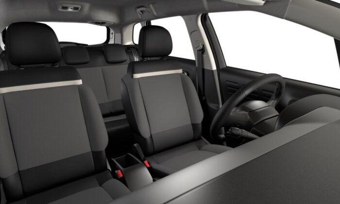 Imagen interna del coche CITROËN modelo C3 AirCross BlueHDi 110CV FeelPack color blanco ,Motor Diésel, Potencia 110 CV ,Cambio manual 6 velocidades.