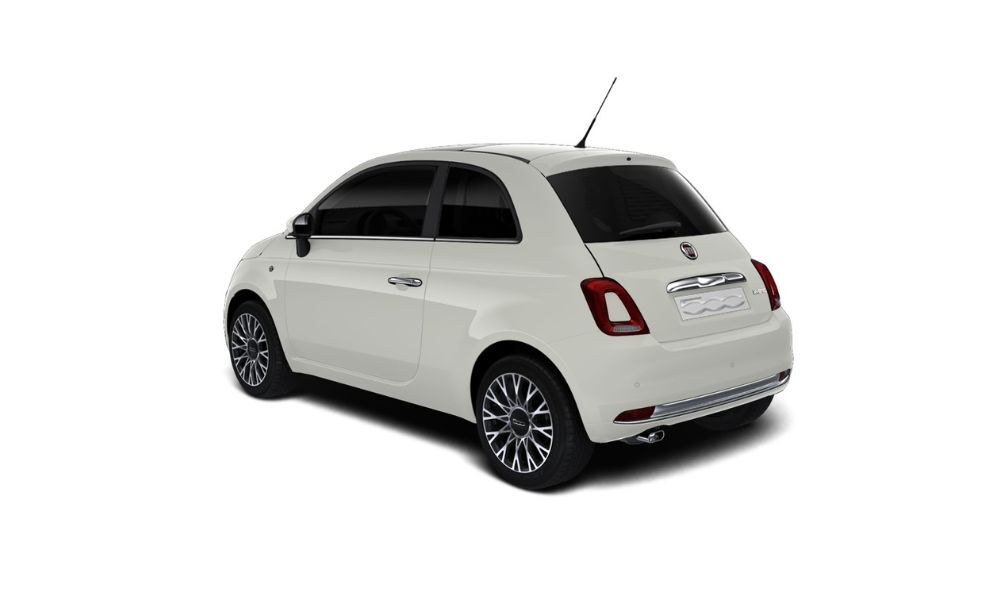 Imagen trasera del modelo de coche Fiat 500 Dolcevita Hybrid de color blanco, con cambio mecánico y motor gasolina hybrid.