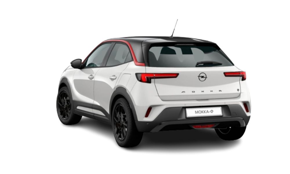 Imagen deatrás del coche Opel MOKKA-e modelo GS Line BEV color blanco ,Motor Eléctrico ,Potencia 135 CV con Cambio Automático.