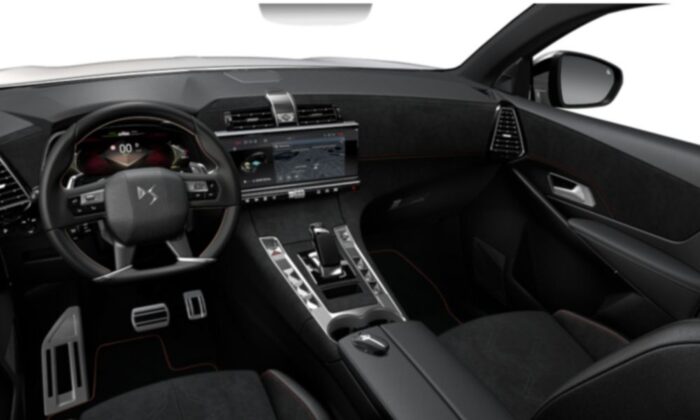 Imagen interior del modelo de coche DS 7 Crossback E-Tense 225 Performance Line de color gris platino, con Motor: Híbrido Enchufable Gasolina