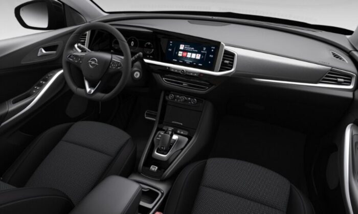 Imagen interior del modelo de coche Opel Grandland 1.5 GS Line, con cambio automático y motor diesel.