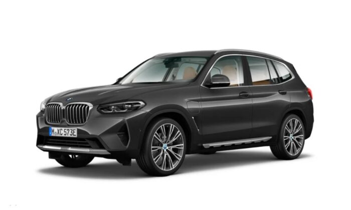 Imagen perfilada del coche de la marca BMW modelo x2 xDrive30e xLine color negro ,Hibrido Enchufable ,Potencia 204 CV con Cambio Automático | Mycaready Technology|