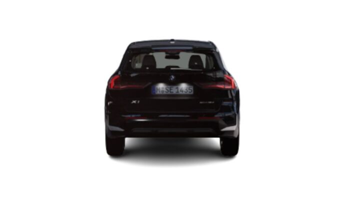 Imagen trasera del modelo de coche BMW X1 sDrive 18dA de color negro, con cambio automático y motor diesel 110kW/150cv.
