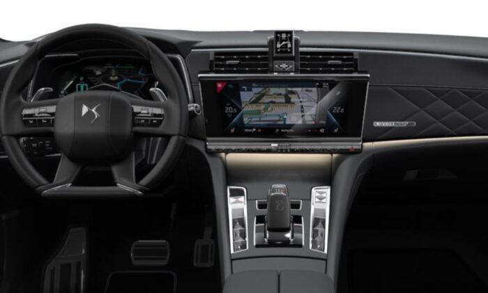 Imagen interna del coche DS 9 modelo E-TENSE 250 RIVOLI + color gris,Motor Hibrido Enchufable,Potencia 250 CV y Cambio Automático.