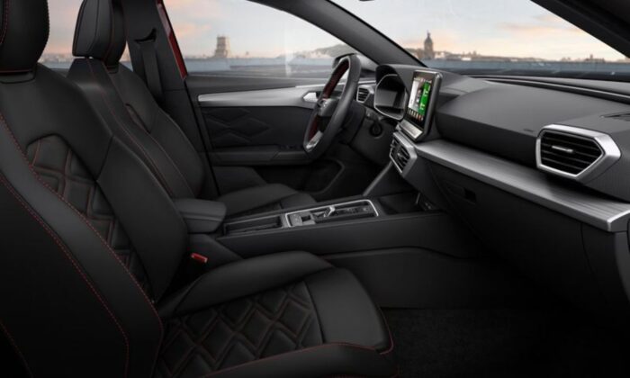 Imagen interior del modelo de coche Seat Nuevo León 1.0 TSI S&S Style XL de color gris con cambio manual y motor diésel 82kw (110cv).